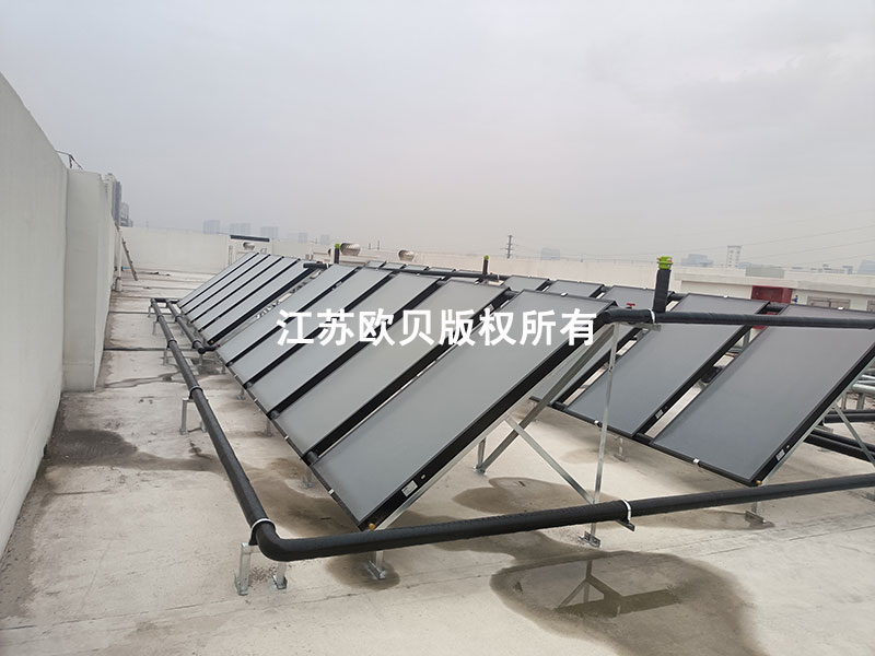 消防站平板太陽(yáng)能和燃?xì)忮仩t組合熱水工程